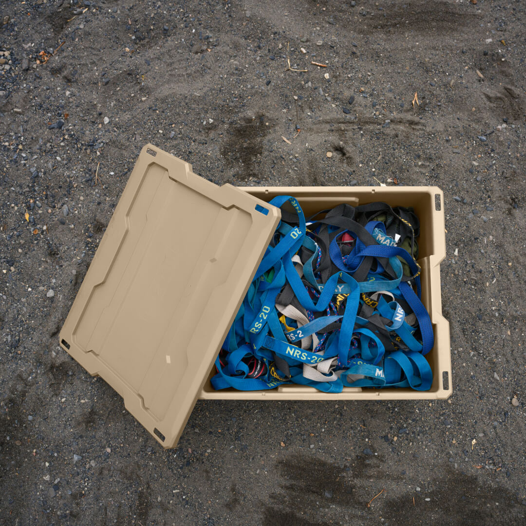 Payloader open storing ratchet straps