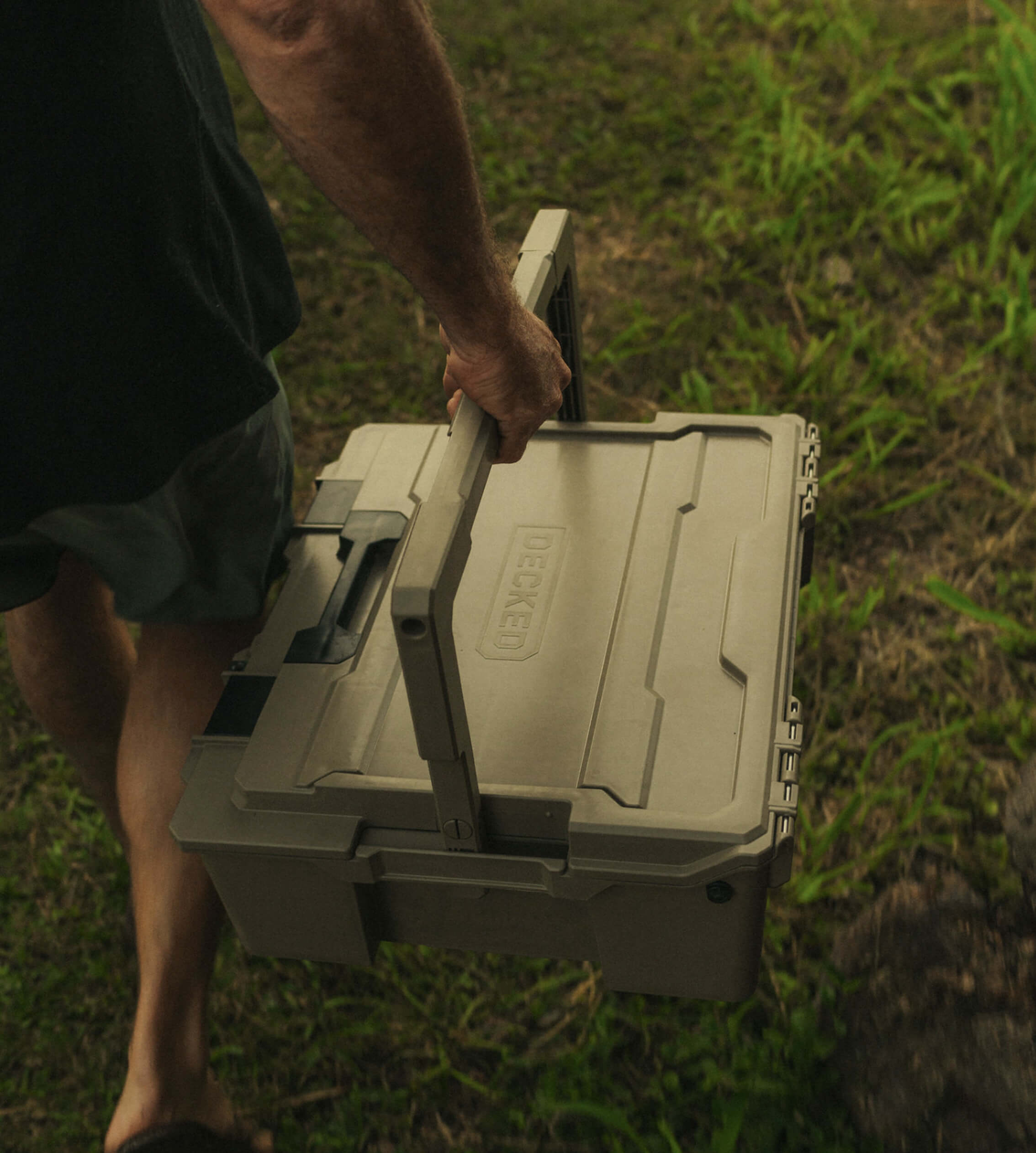 A guy carrying a Desert Tan Halfrack.