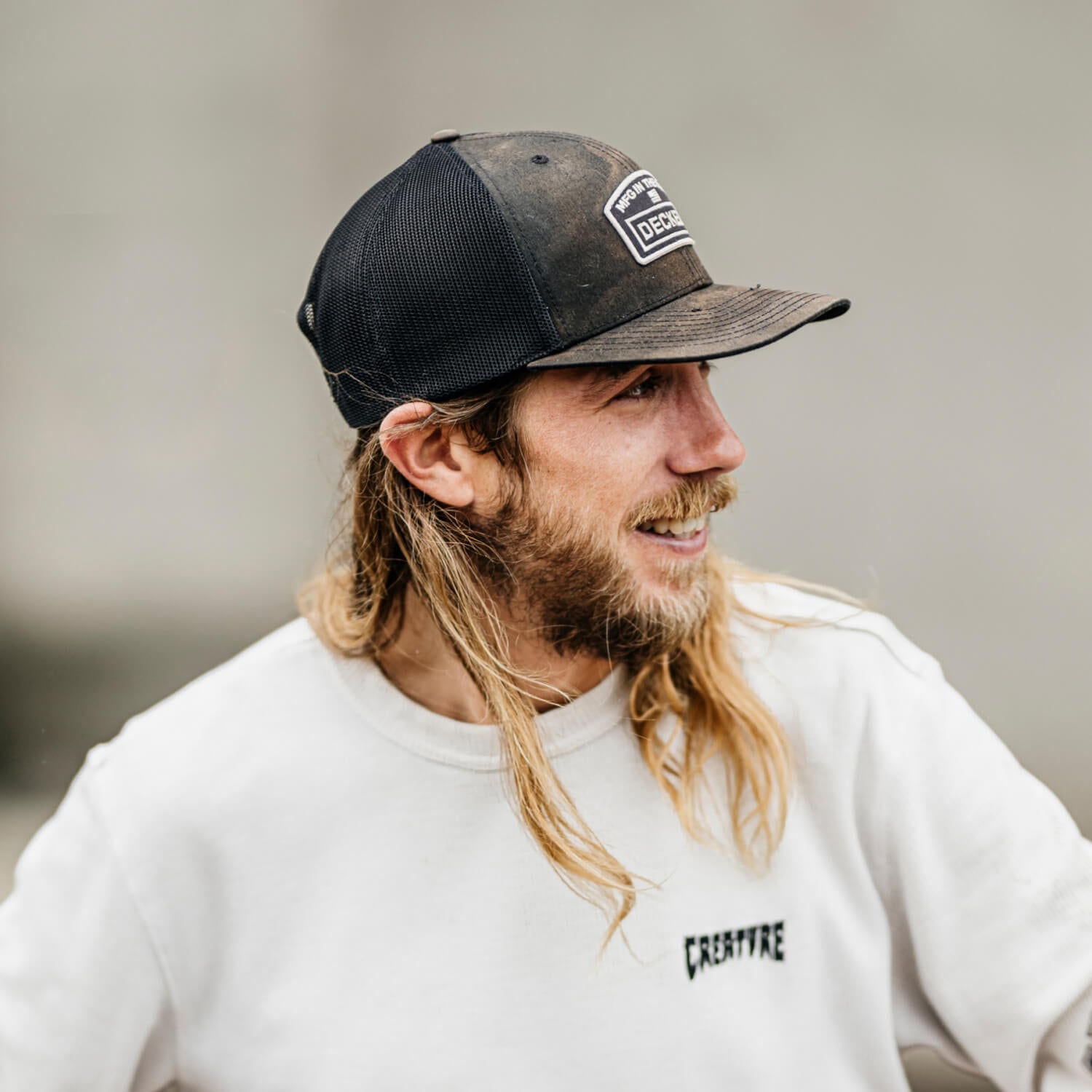 David Gravette smiling in his dusty DECKED hat.