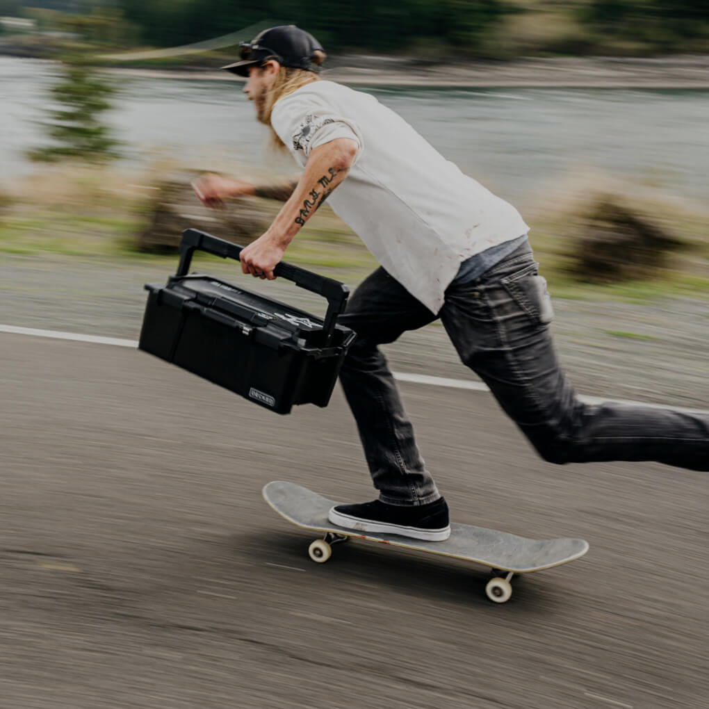 David Gravette skating at speed, holding onto his Sixer D-co Case that organizes all the gear he needs.