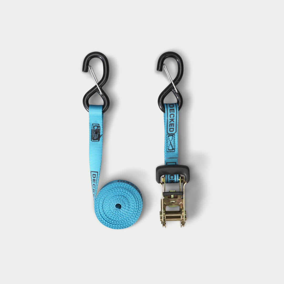 [A0088-RSTP-BLU] Blue ratchet strap on a grey background