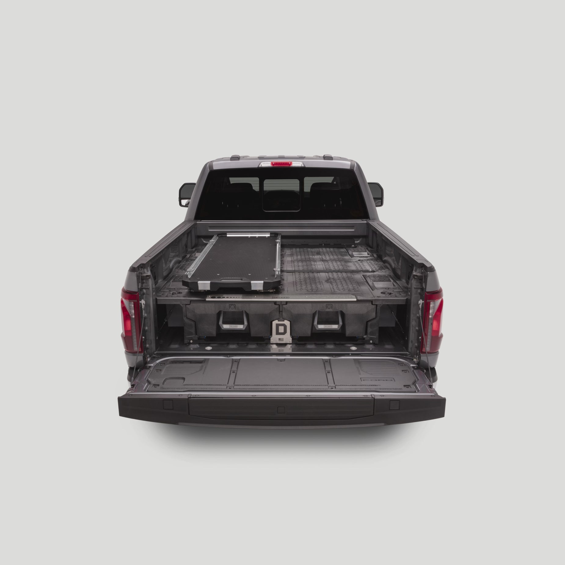 [DCG600-6324, DCG600-7324]
A video showcasing all of the of the CargoGlide 600 mounting options to a Drawer System in a full-size truck bed, including left, right, center, and 2x mounted.